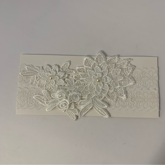 White Two-piece Garter Set with Lace and Pearl Appliques Size Medium NWT - Picture 9 of 9